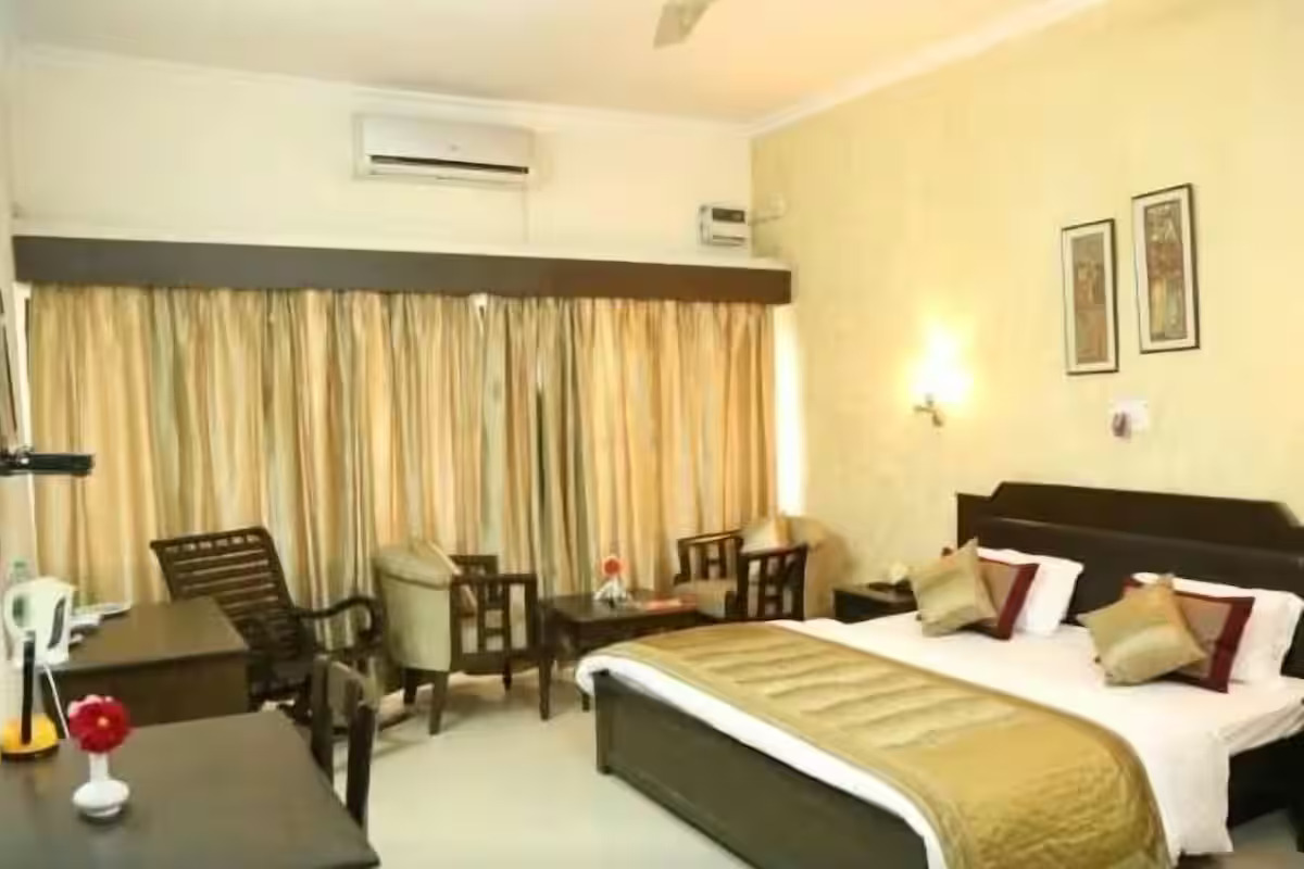 Resorts Near Badkhal Lake